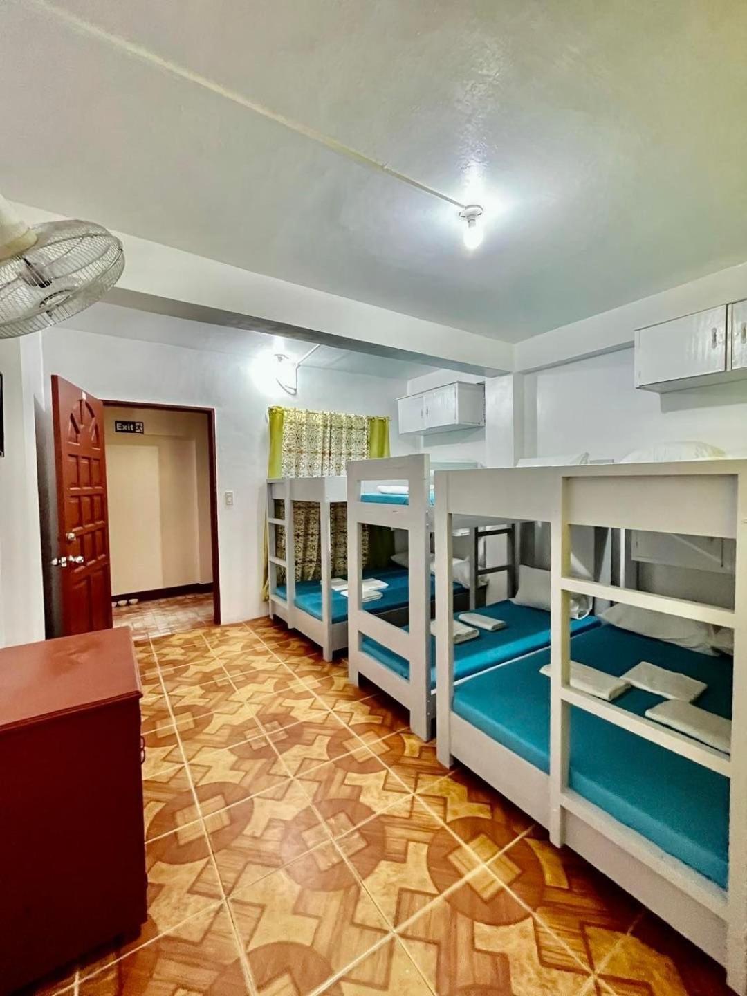 Отель Wendy'S Apartelle Manoc-Manoc Экстерьер фото